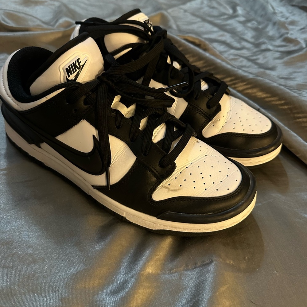 Black/White Nike Low Dunk Twist
